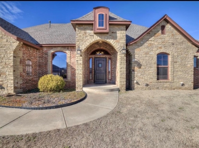  Spacious home on 1 acre Moore School District 