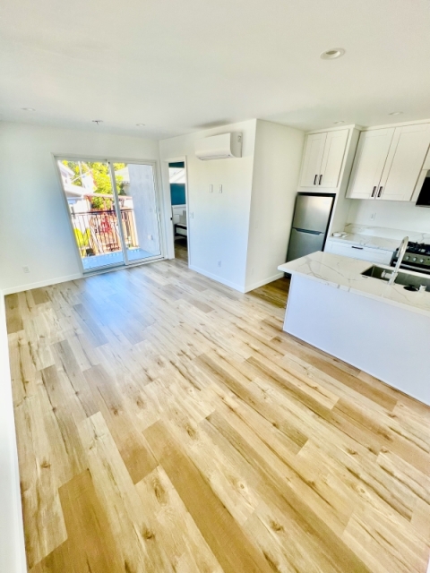 1 BED 1 BATH ALL UTILITIES INCLUDED AND ROOFTOP PATIO WITH OCEAN AND CITY SKYLINE VIEWS! 