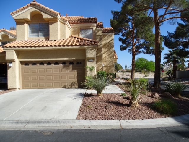 3 Bedroom Painted Desert Golf Community Townhome Great For Nellis or Creech AFB