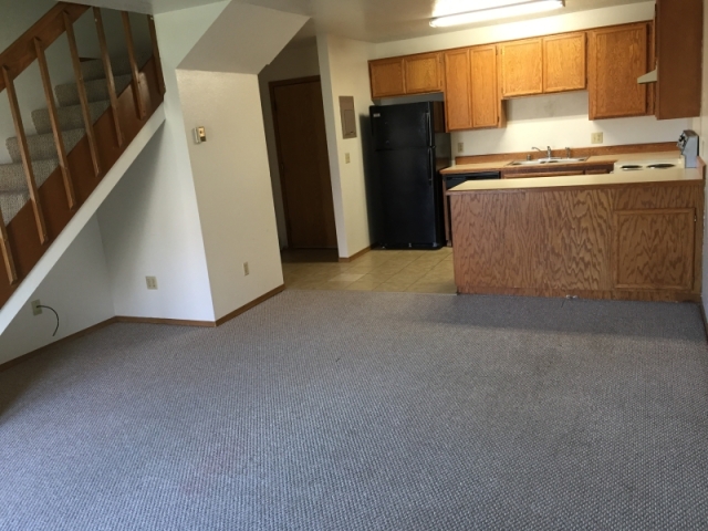 Two Bedroom Townhouse style w/HEATED Garage