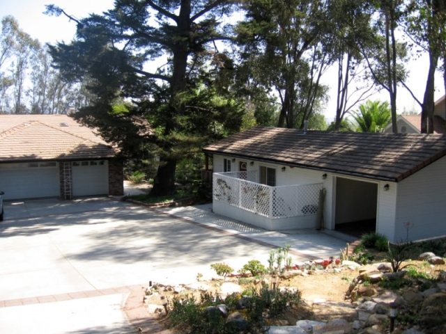 Quiet, Private, Secluded Guest House with Garage