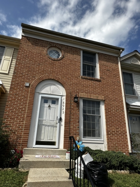 Fully Furnished 1 Bed 1.5 Bath Townhouse 20 minutes to Walter Reed