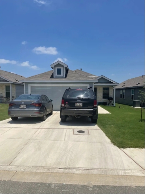 Single Family Home 5.5 miles from Randolph AFB